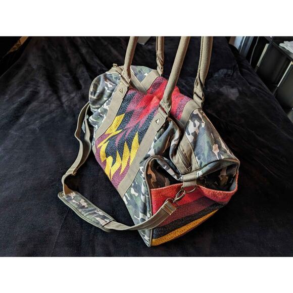 Tigerbear Republik Camouflage Aztec XL Gym Bag Duffel - Picture 1 of 5